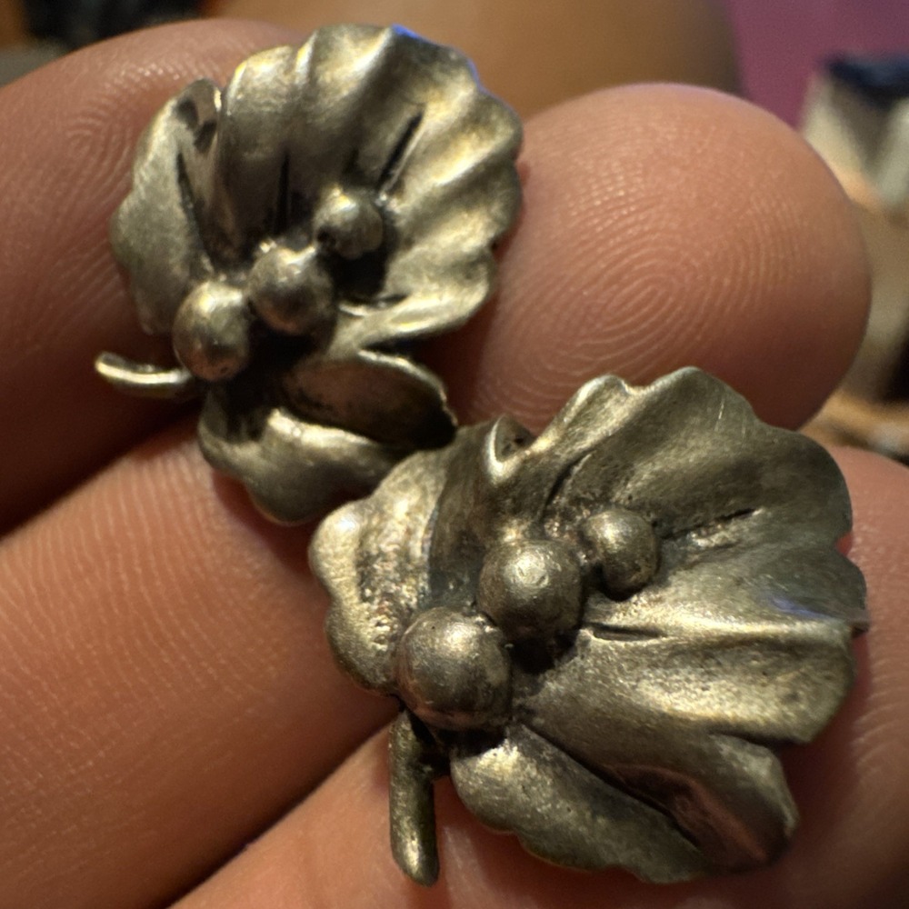 Vintage‎ Mid-Century Women's Sterling Silver Antique Screw-Back Floral Earrings